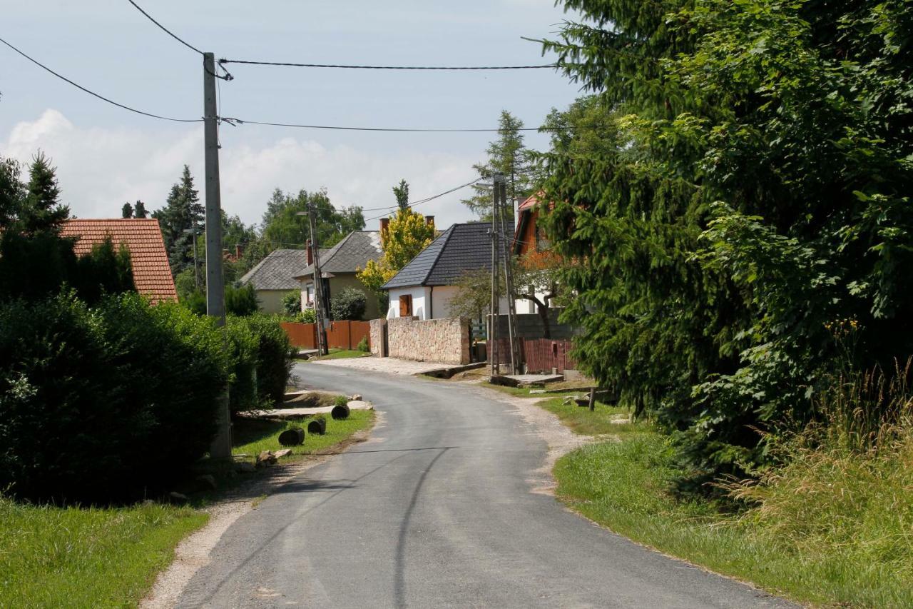 Гостьовий будинок Sasfeszek Vendeghaz